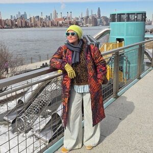 Meet your Posher, Em, creator of Fabsolute Value!